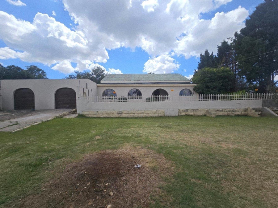 5 Bedroom Property for Sale in Ladybrand Free State